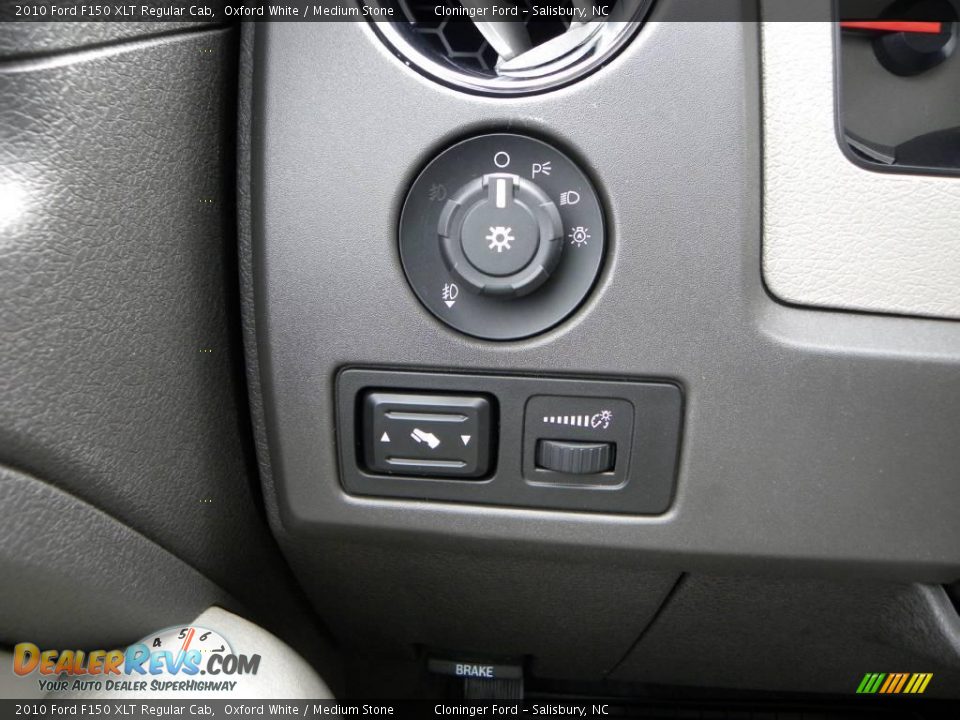 2010 Ford F150 XLT Regular Cab Oxford White / Medium Stone Photo #22