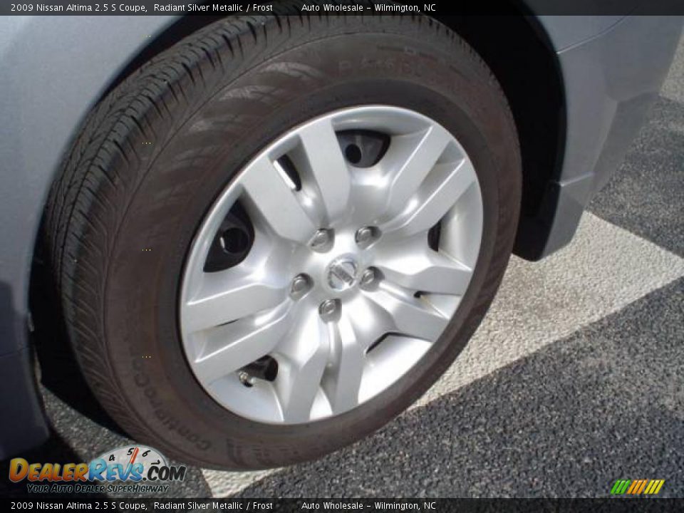 2009 Nissan Altima 2.5 S Coupe Radiant Silver Metallic / Frost Photo #4