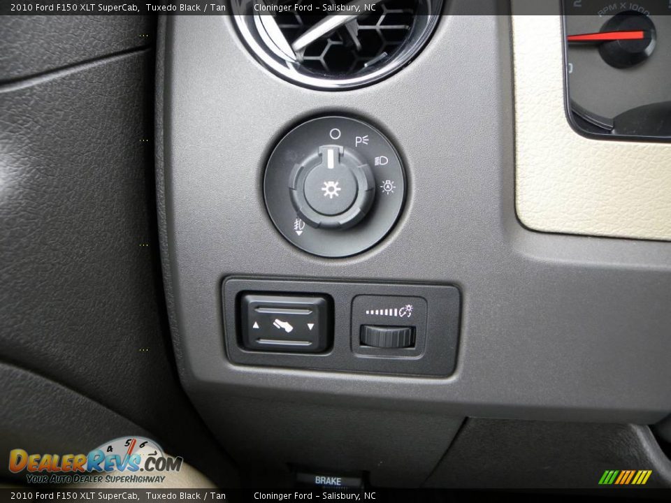 2010 Ford F150 XLT SuperCab Tuxedo Black / Tan Photo #26