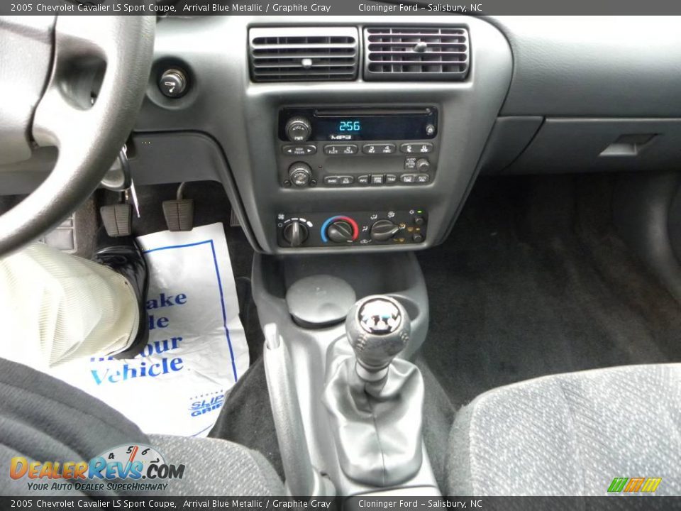 2005 Chevrolet Cavalier LS Sport Coupe Arrival Blue Metallic / Graphite Gray Photo #21