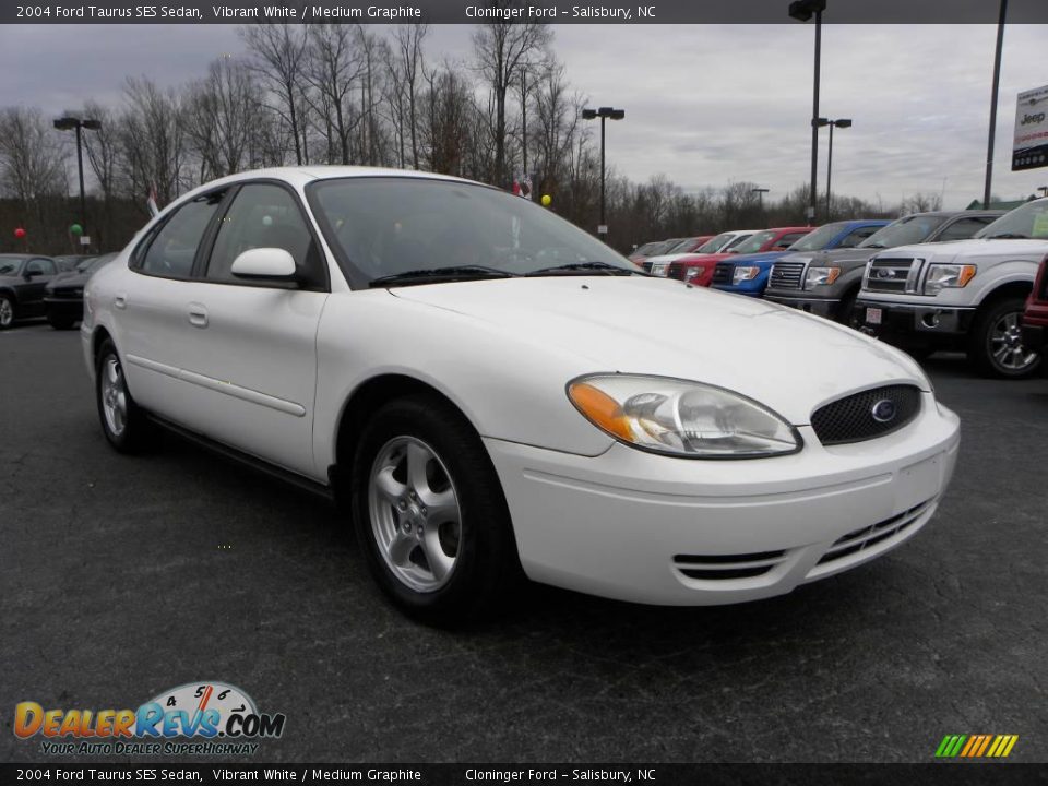 2004 Ford Taurus SES Sedan Vibrant White / Medium Graphite Photo #1
