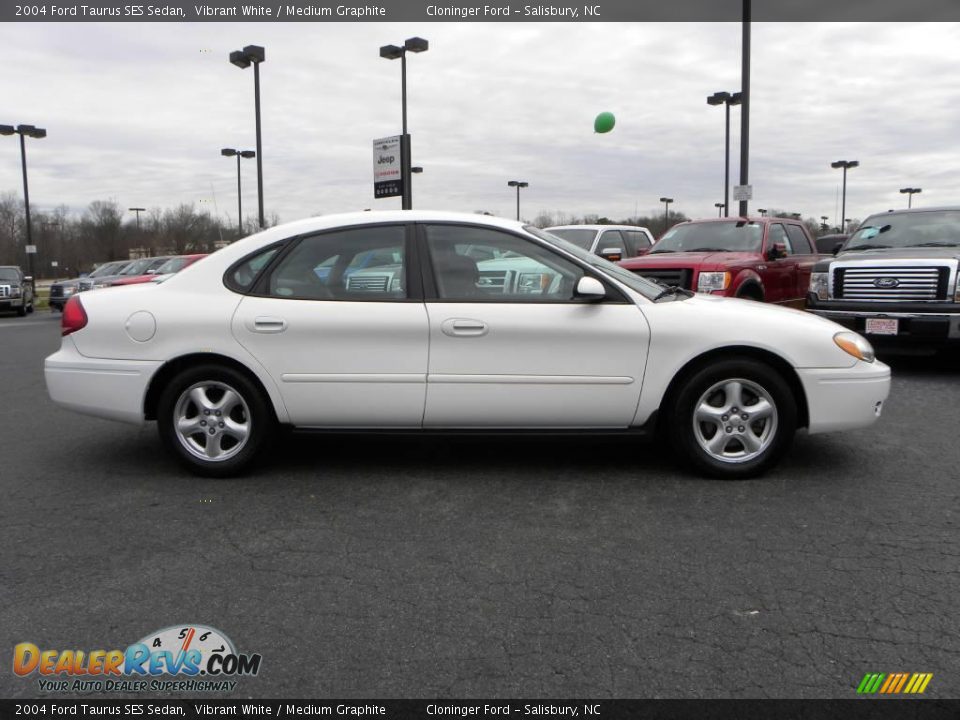 2004 Ford Taurus SES Sedan Vibrant White / Medium Graphite Photo #2