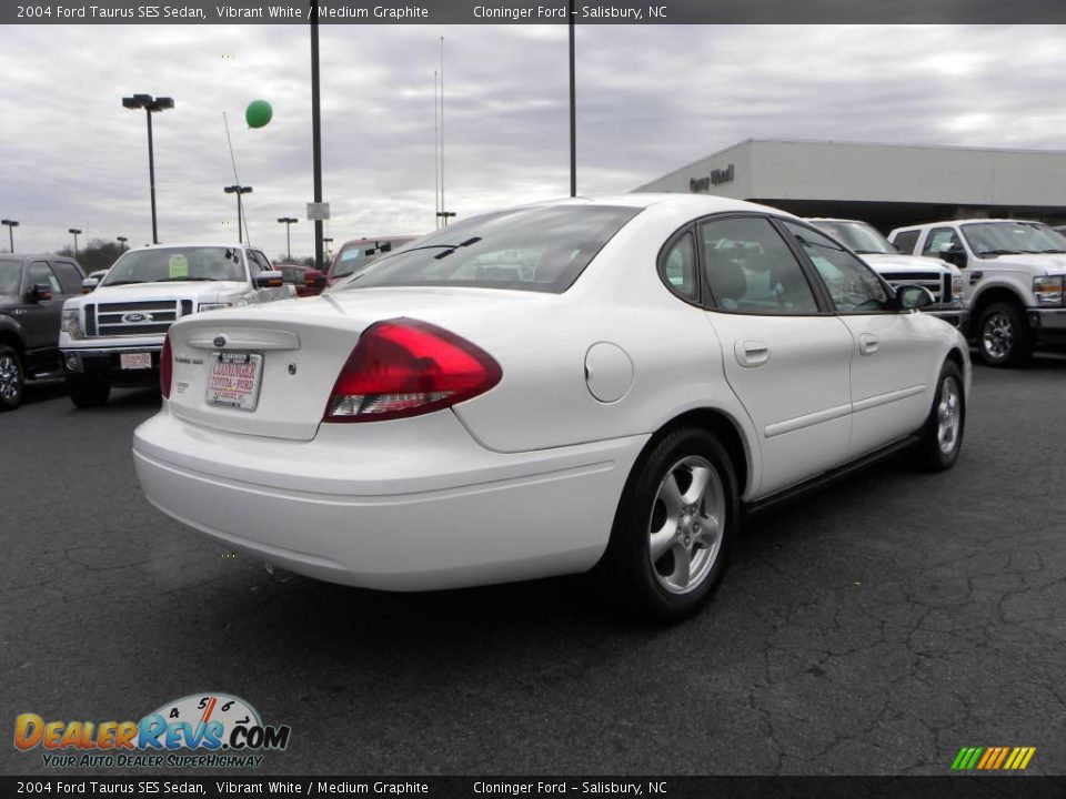 2004 Ford Taurus SES Sedan Vibrant White / Medium Graphite Photo #3