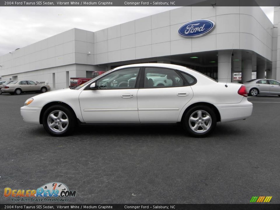 2004 Ford Taurus SES Sedan Vibrant White / Medium Graphite Photo #5
