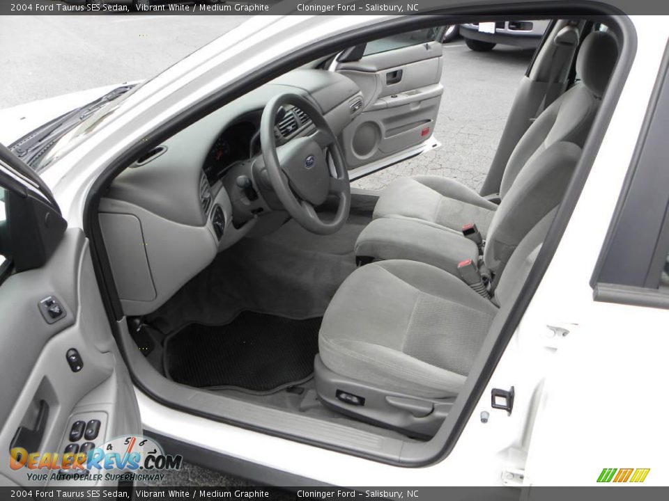 2004 Ford Taurus SES Sedan Vibrant White / Medium Graphite Photo #8