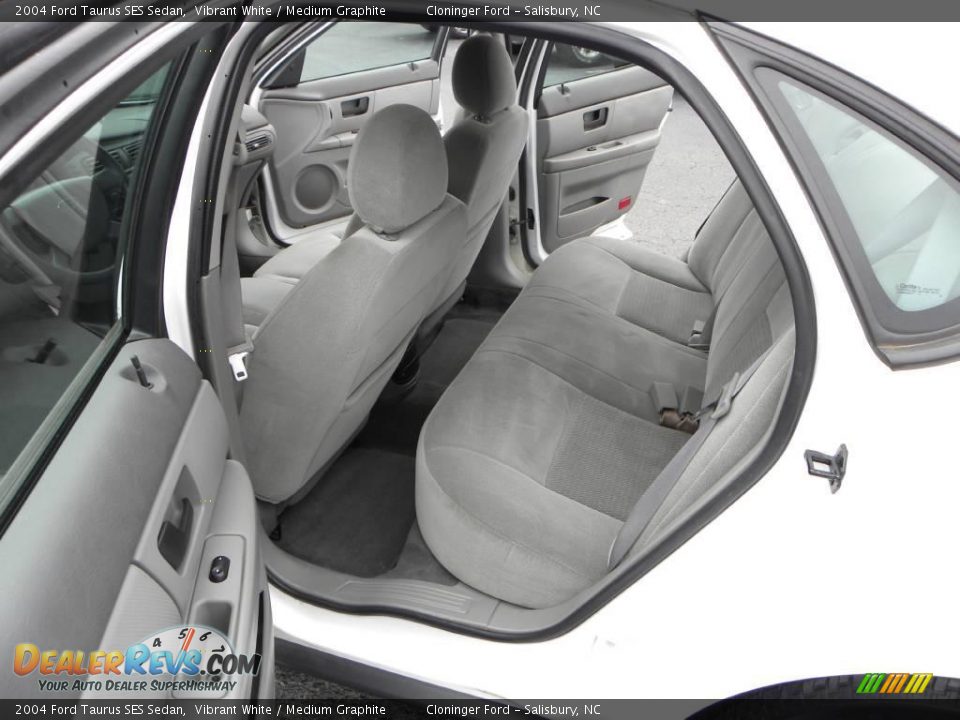 2004 Ford Taurus SES Sedan Vibrant White / Medium Graphite Photo #9