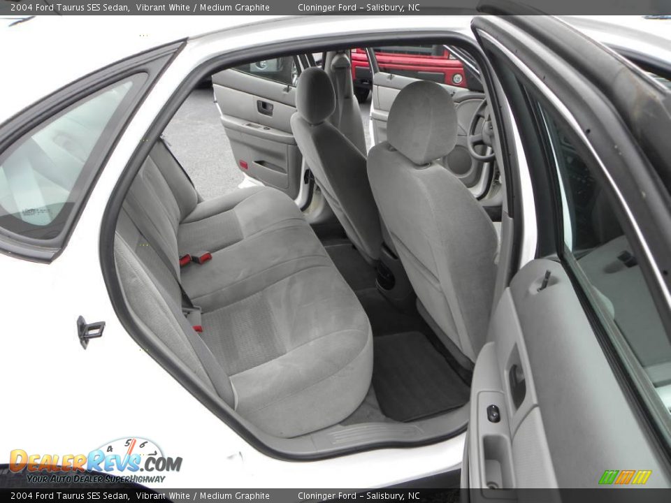 2004 Ford Taurus SES Sedan Vibrant White / Medium Graphite Photo #10