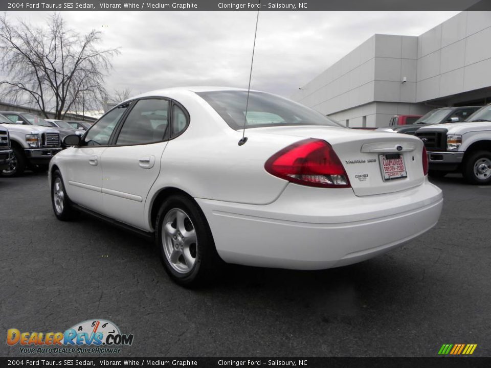 2004 Ford Taurus SES Sedan Vibrant White / Medium Graphite Photo #21