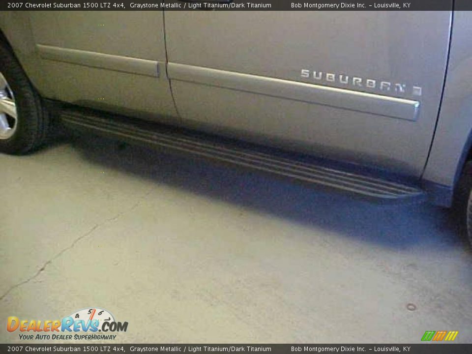 2007 Chevrolet Suburban 1500 LTZ 4x4 Graystone Metallic / Light Titanium/Dark Titanium Photo #6