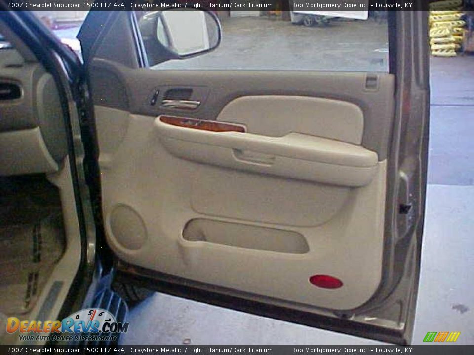 2007 Chevrolet Suburban 1500 LTZ 4x4 Graystone Metallic / Light Titanium/Dark Titanium Photo #7