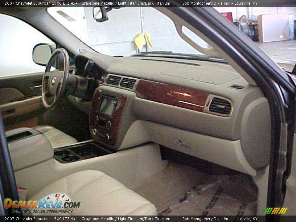 2007 Chevrolet Suburban 1500 LTZ 4x4 Graystone Metallic / Light Titanium/Dark Titanium Photo #8