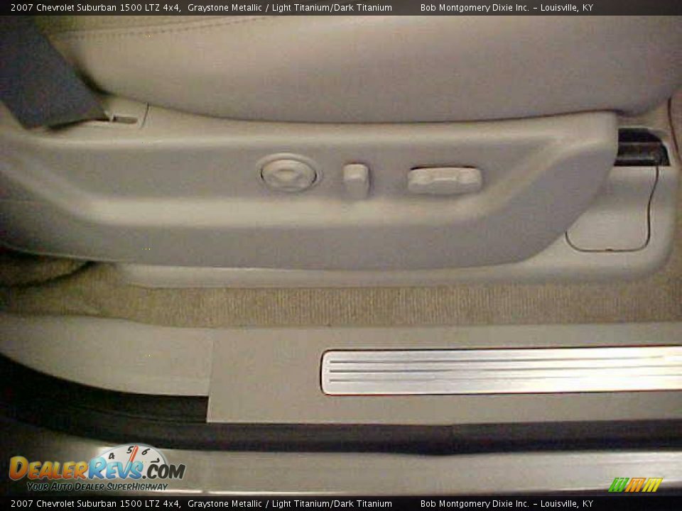 2007 Chevrolet Suburban 1500 LTZ 4x4 Graystone Metallic / Light Titanium/Dark Titanium Photo #9