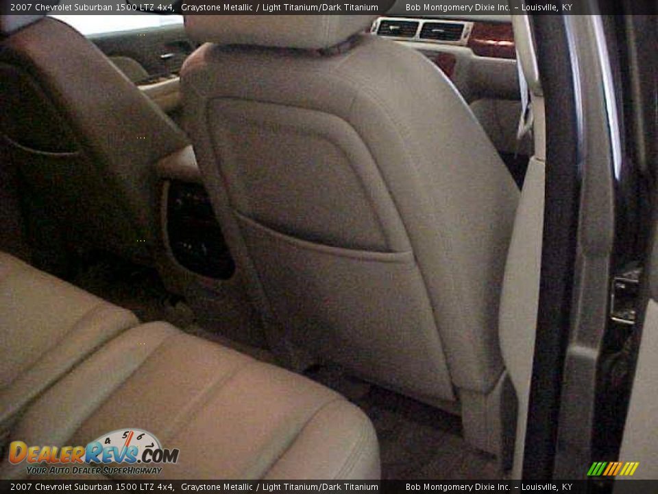 2007 Chevrolet Suburban 1500 LTZ 4x4 Graystone Metallic / Light Titanium/Dark Titanium Photo #12