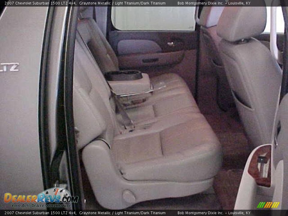 2007 Chevrolet Suburban 1500 LTZ 4x4 Graystone Metallic / Light Titanium/Dark Titanium Photo #13