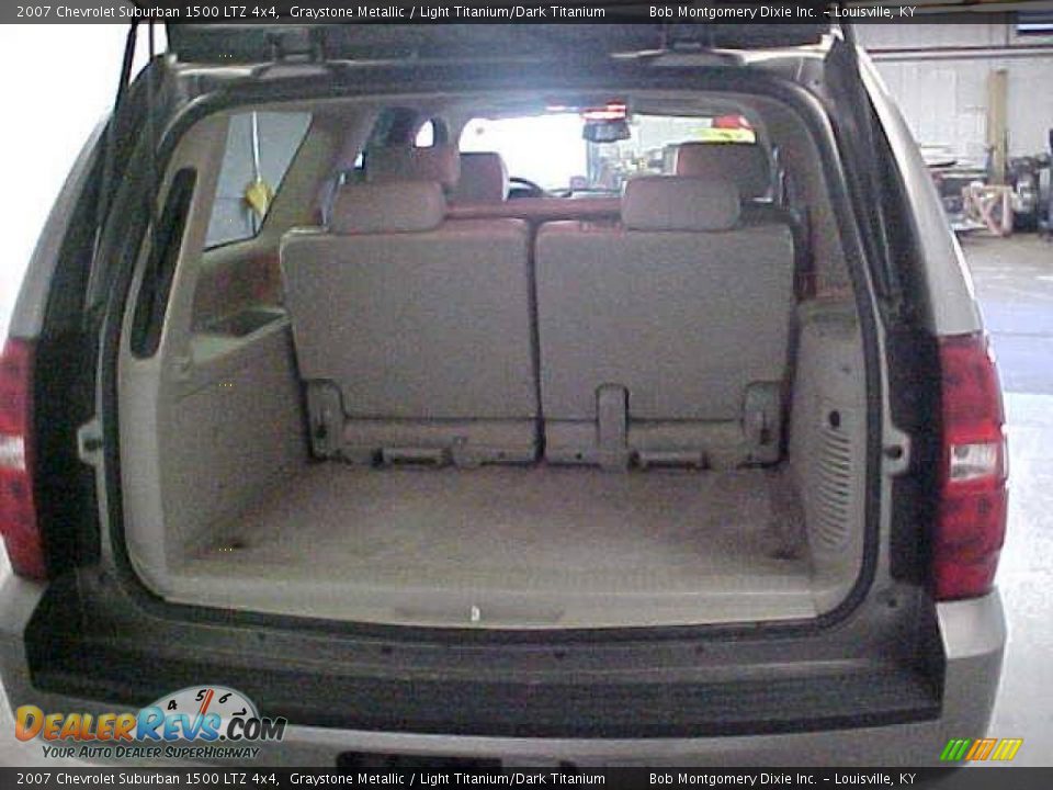 2007 Chevrolet Suburban 1500 LTZ 4x4 Graystone Metallic / Light Titanium/Dark Titanium Photo #16