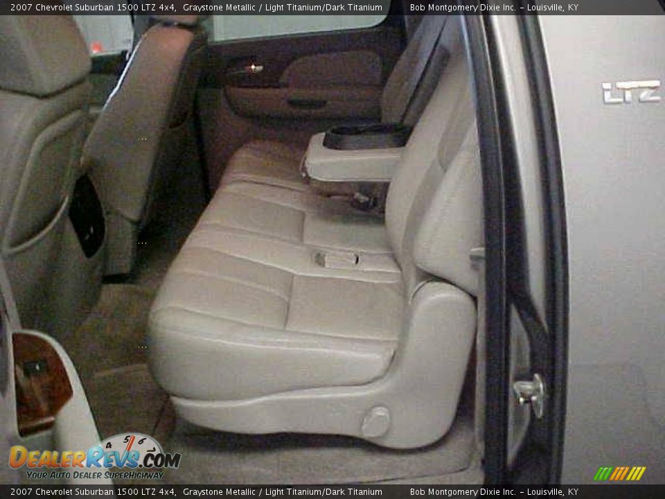 2007 Chevrolet Suburban 1500 LTZ 4x4 Graystone Metallic / Light Titanium/Dark Titanium Photo #22