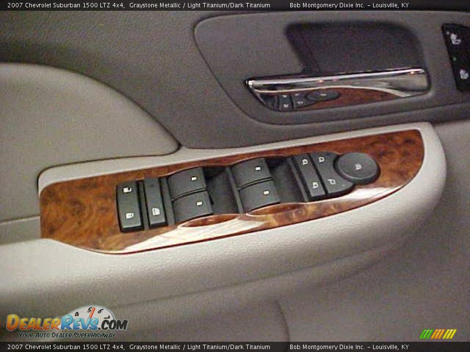 2007 Chevrolet Suburban 1500 LTZ 4x4 Graystone Metallic / Light Titanium/Dark Titanium Photo #25