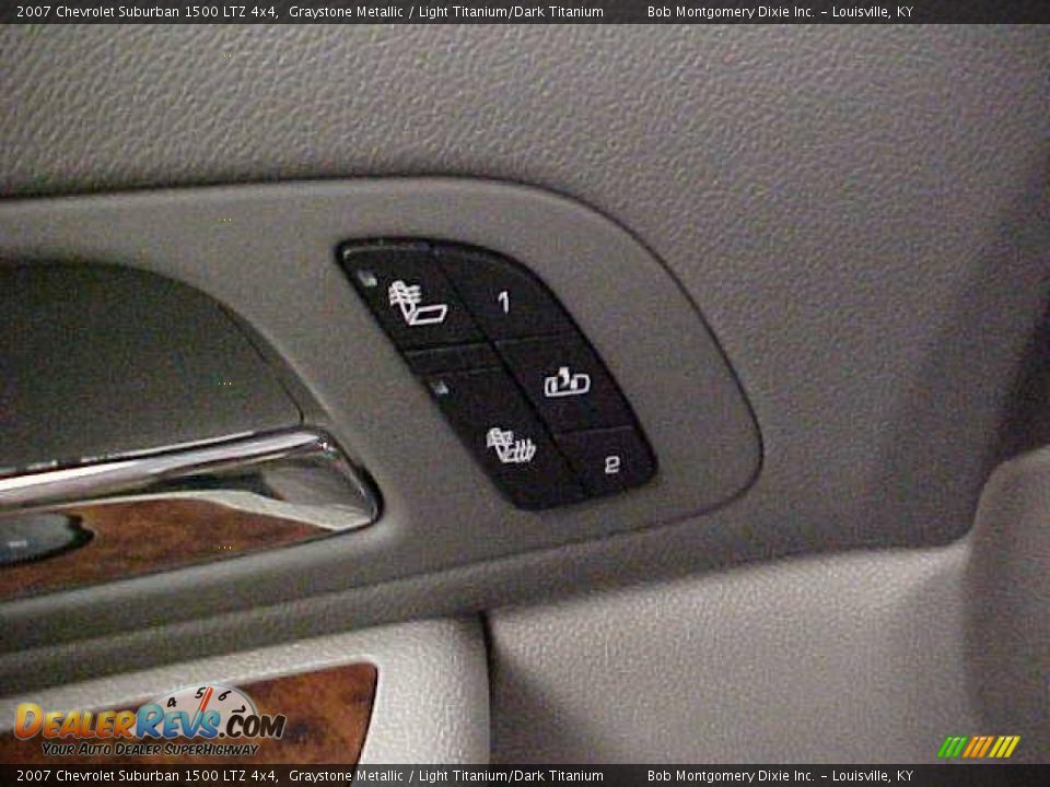 2007 Chevrolet Suburban 1500 LTZ 4x4 Graystone Metallic / Light Titanium/Dark Titanium Photo #26
