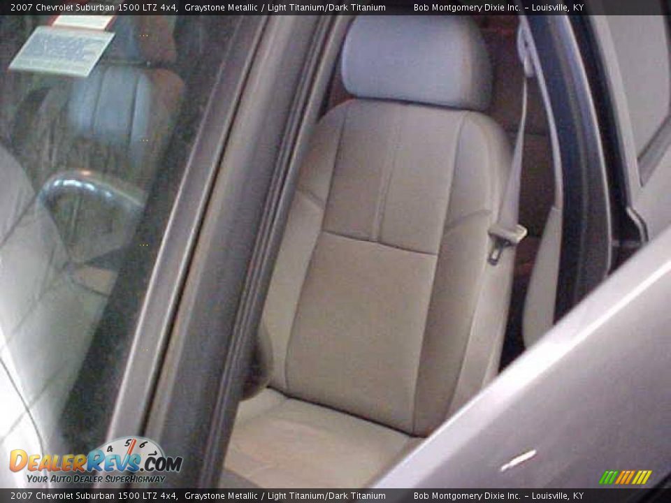 2007 Chevrolet Suburban 1500 LTZ 4x4 Graystone Metallic / Light Titanium/Dark Titanium Photo #28