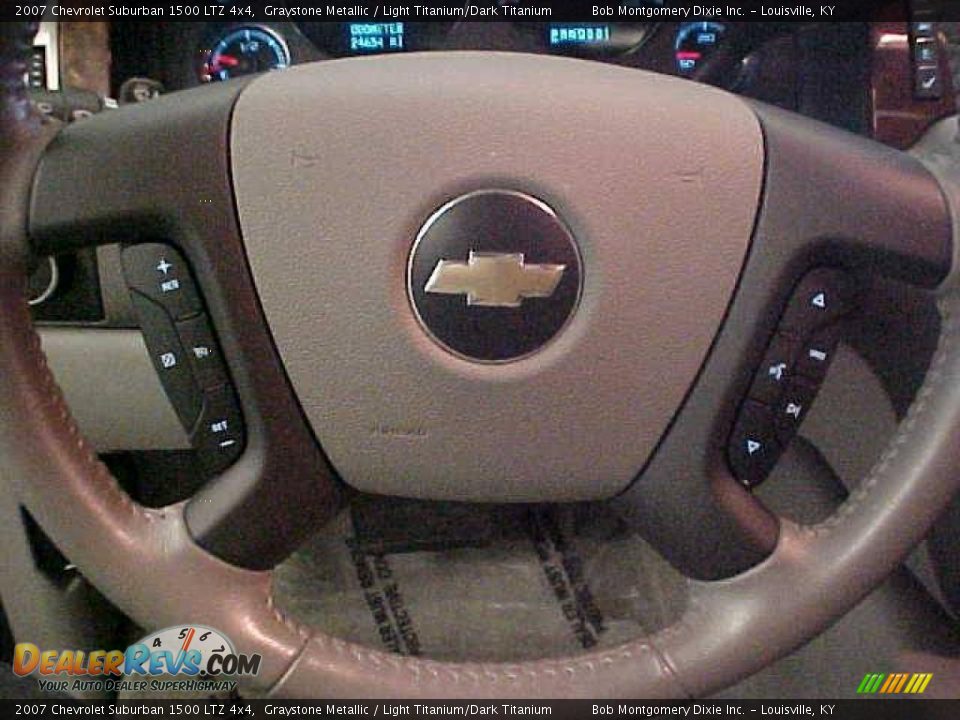 2007 Chevrolet Suburban 1500 LTZ 4x4 Graystone Metallic / Light Titanium/Dark Titanium Photo #31