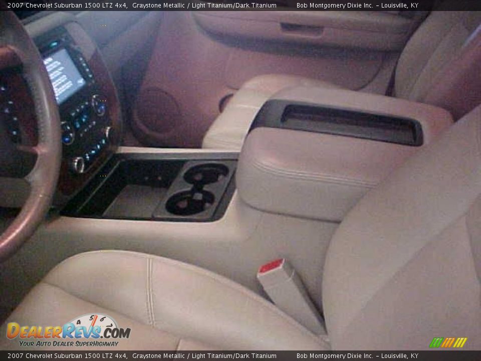2007 Chevrolet Suburban 1500 LTZ 4x4 Graystone Metallic / Light Titanium/Dark Titanium Photo #34