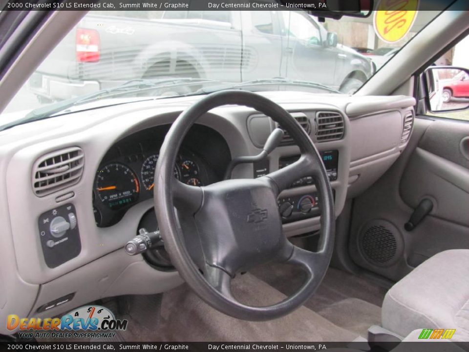 2000 Chevrolet S10 LS Extended Cab Summit White / Graphite Photo #9
