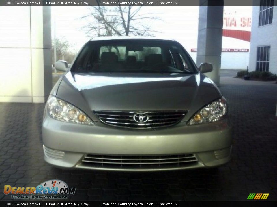 2005 Toyota Camry LE Lunar Mist Metallic / Gray Photo #2