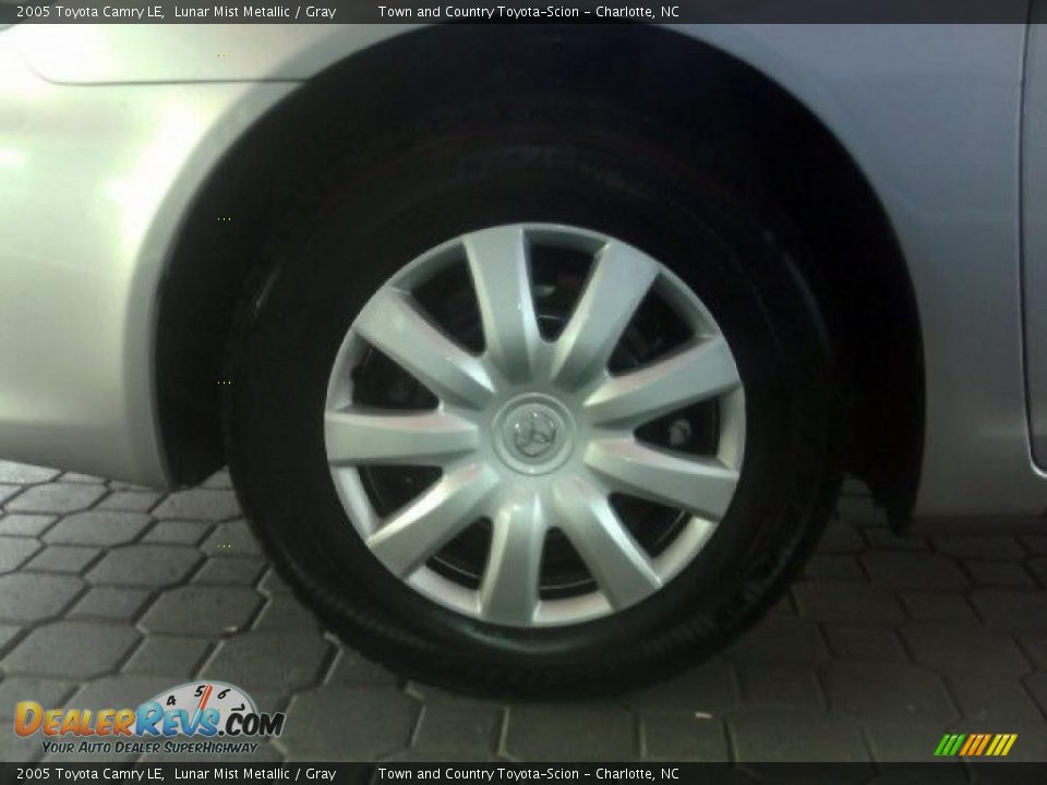 2005 Toyota Camry LE Lunar Mist Metallic / Gray Photo #3