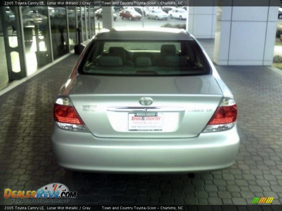 2005 Toyota Camry LE Lunar Mist Metallic / Gray Photo #4