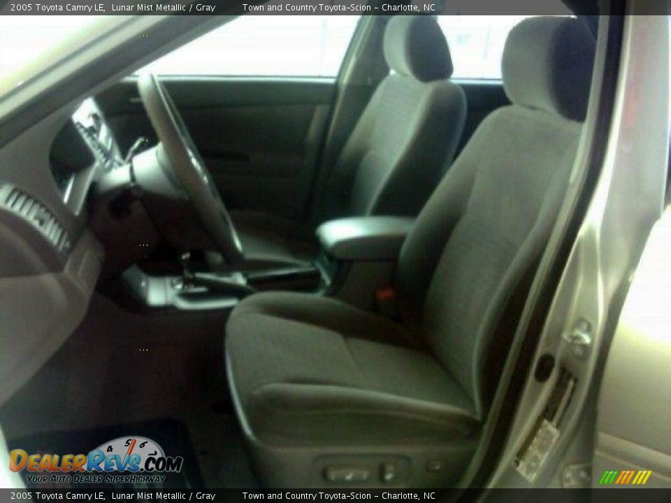 2005 Toyota Camry LE Lunar Mist Metallic / Gray Photo #6