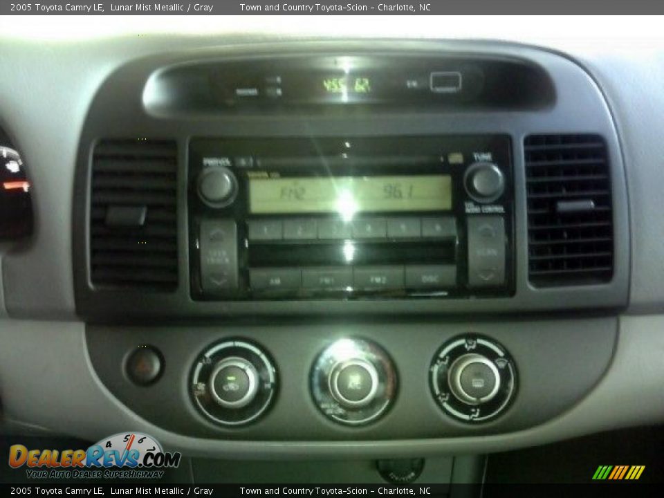 2005 Toyota Camry LE Lunar Mist Metallic / Gray Photo #8