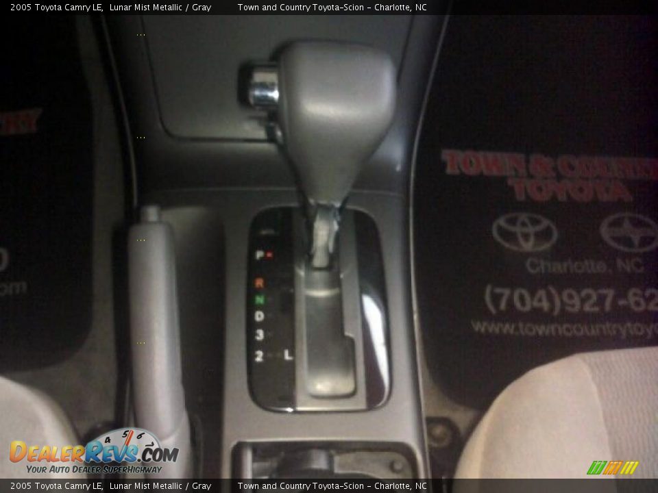 2005 Toyota Camry LE Lunar Mist Metallic / Gray Photo #10