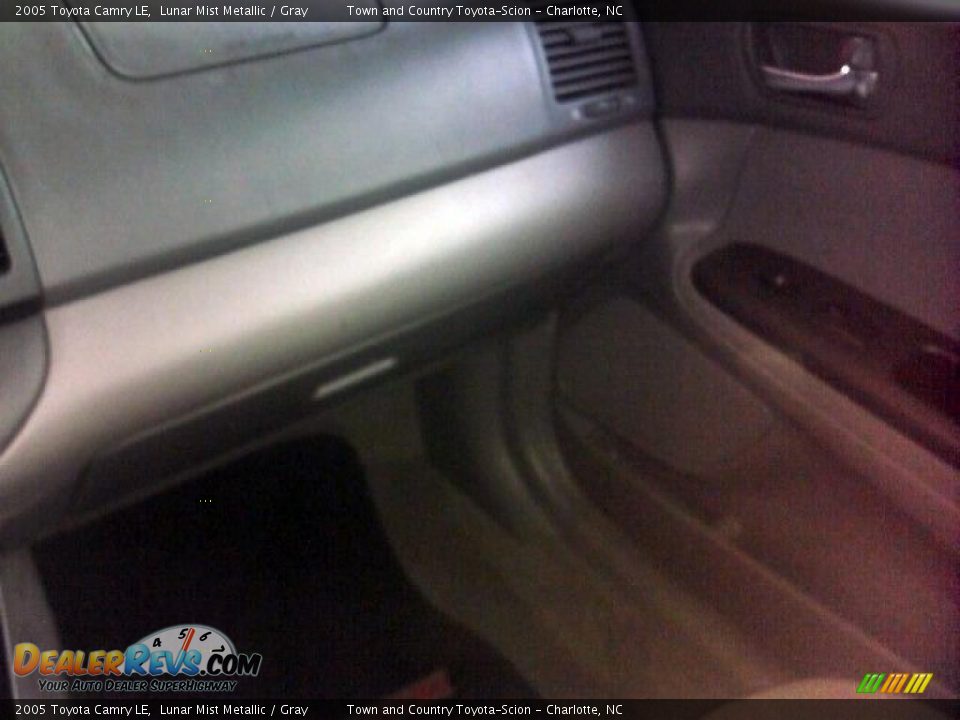 2005 Toyota Camry LE Lunar Mist Metallic / Gray Photo #11