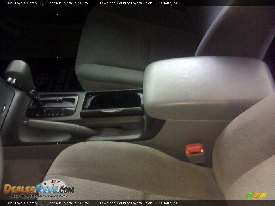 2005 Toyota Camry LE Lunar Mist Metallic / Gray Photo #13