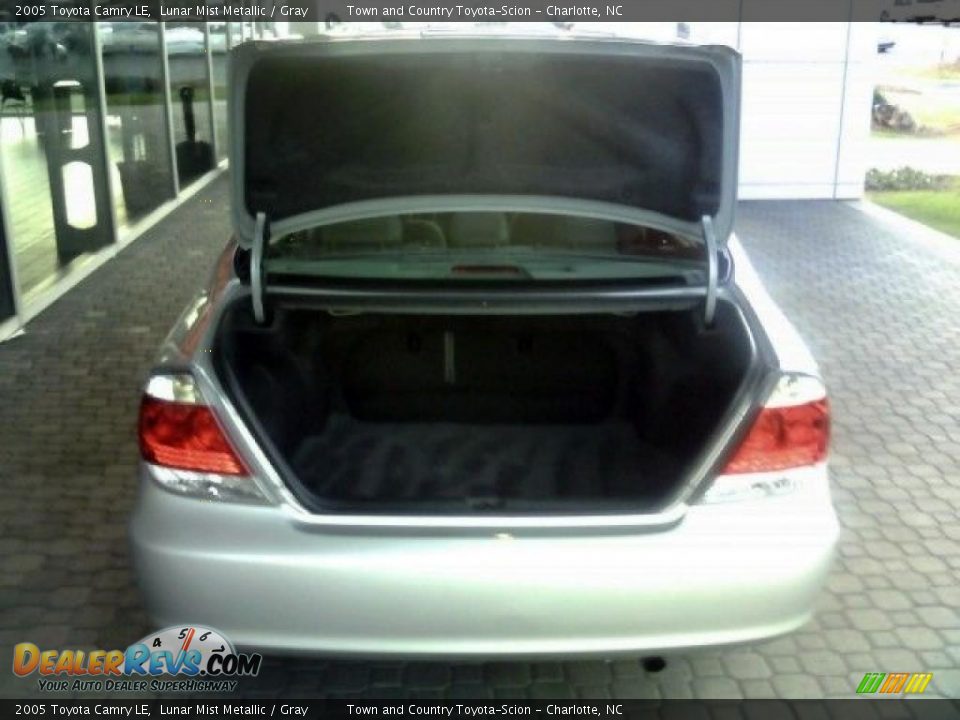 2005 Toyota Camry LE Lunar Mist Metallic / Gray Photo #15