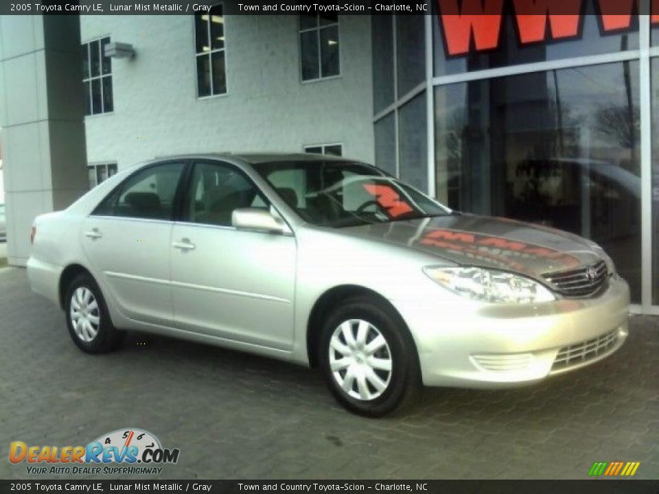 2005 Toyota Camry LE Lunar Mist Metallic / Gray Photo #17