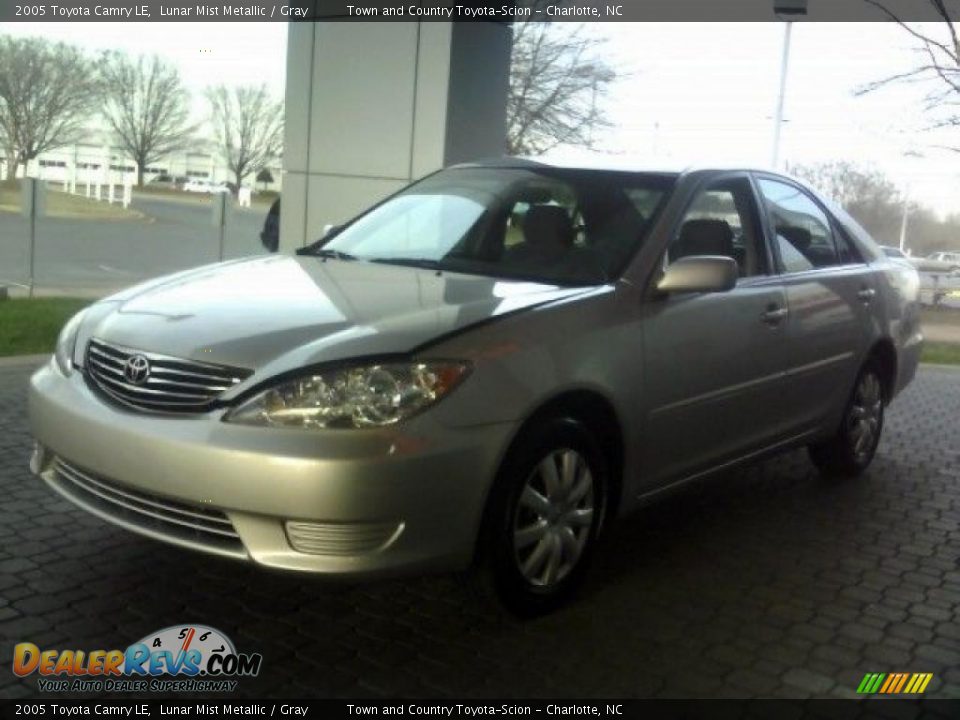 2005 Toyota Camry LE Lunar Mist Metallic / Gray Photo #18