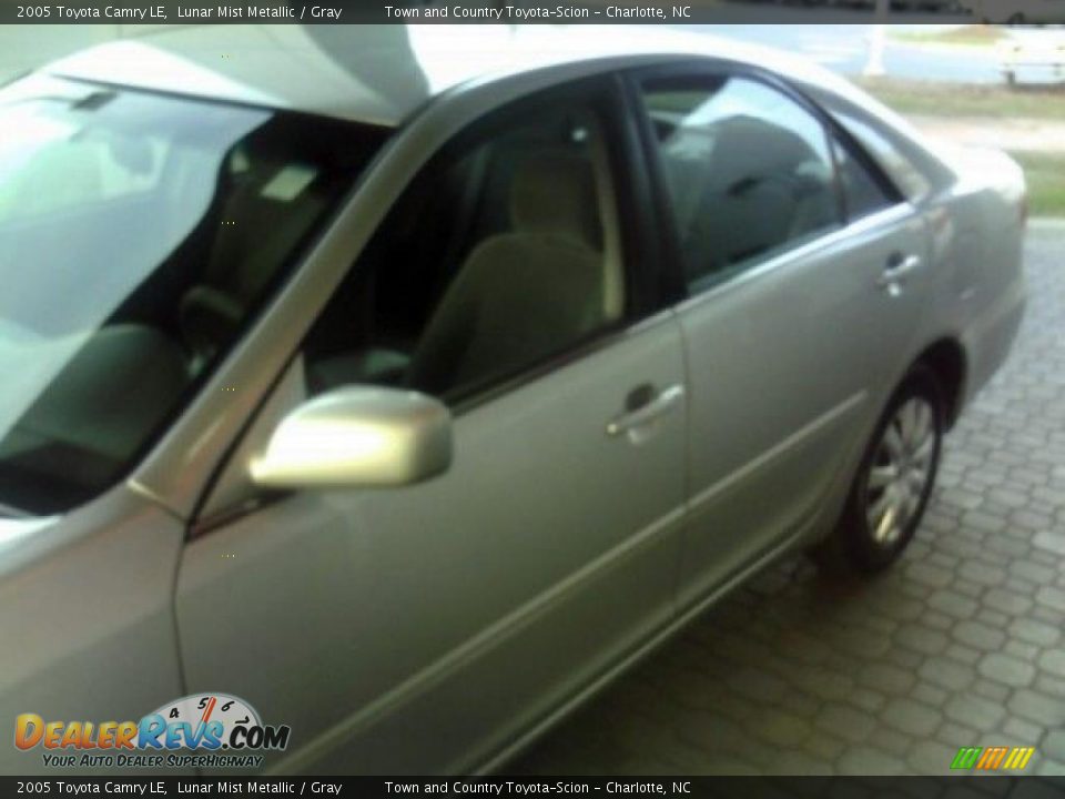 2005 Toyota Camry LE Lunar Mist Metallic / Gray Photo #20