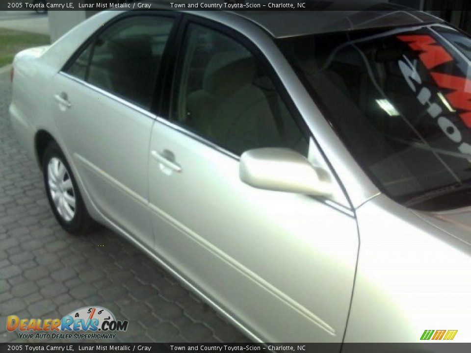 2005 Toyota Camry LE Lunar Mist Metallic / Gray Photo #21