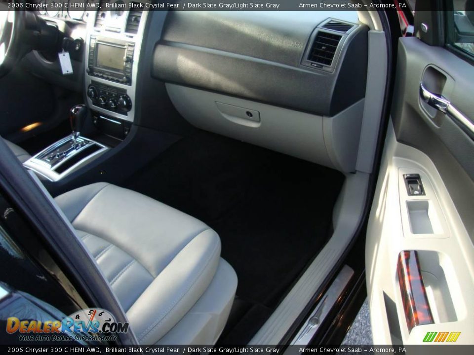 2006 Chrysler 300 C HEMI AWD Brilliant Black Crystal Pearl / Dark Slate Gray/Light Slate Gray Photo #17