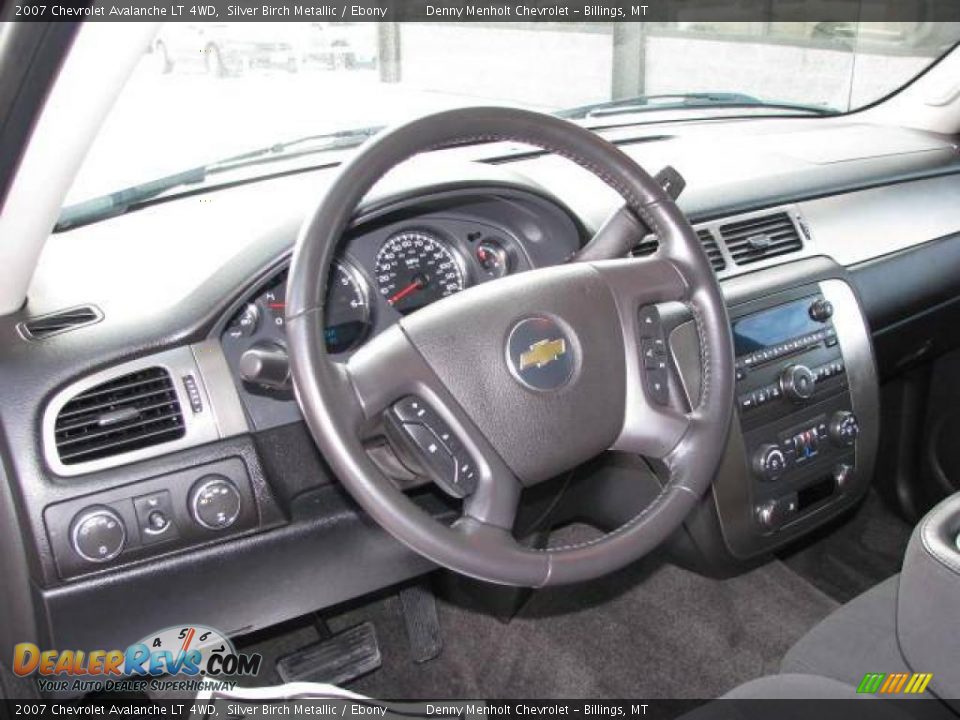 2007 Chevrolet Avalanche LT 4WD Silver Birch Metallic / Ebony Photo #10