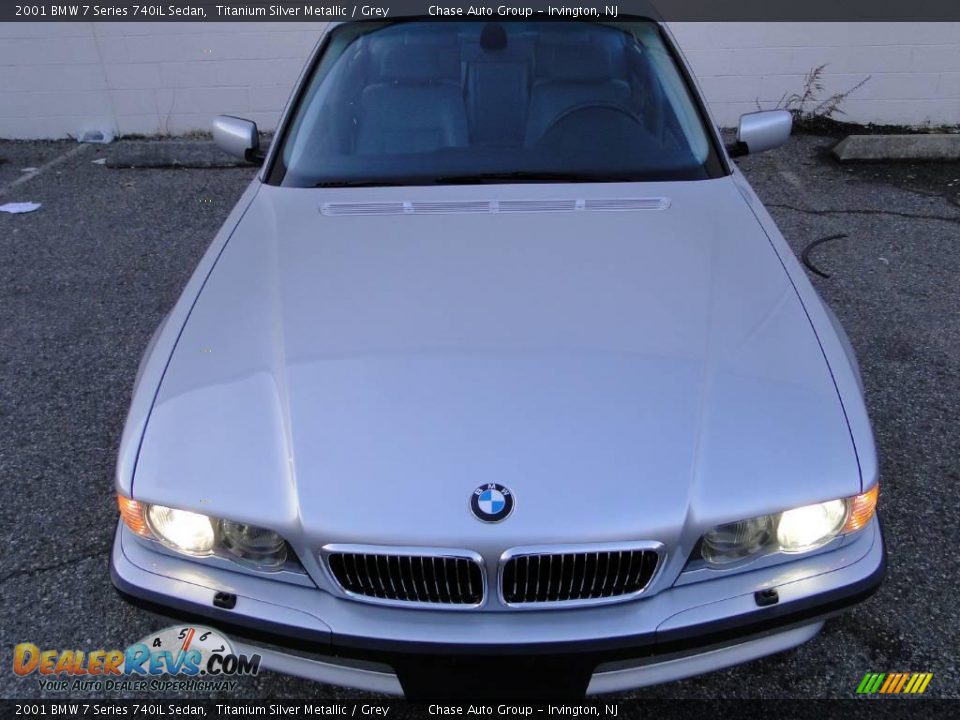 2001 BMW 7 Series 740iL Sedan Titanium Silver Metallic / Grey Photo #5
