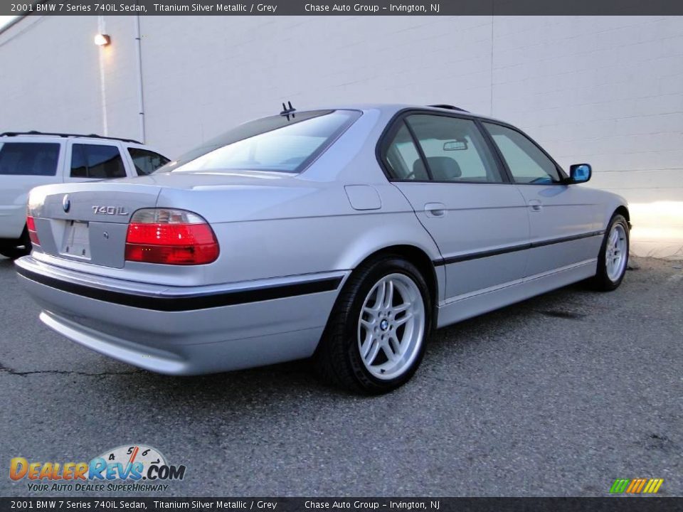 2001 BMW 7 Series 740iL Sedan Titanium Silver Metallic / Grey Photo #10