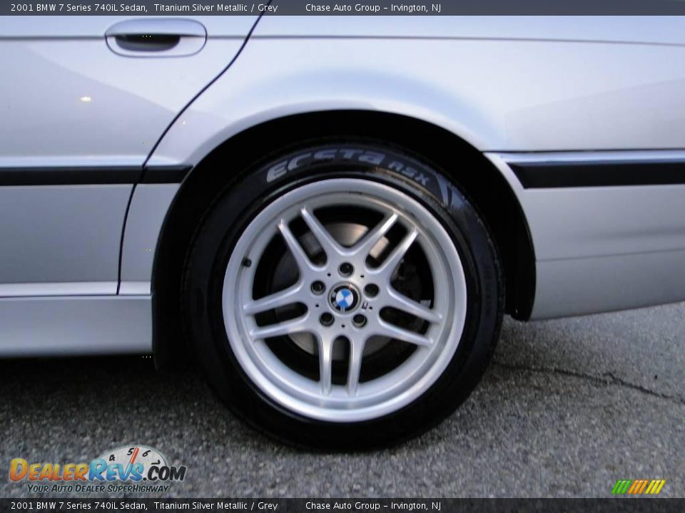 2001 BMW 7 Series 740iL Sedan Titanium Silver Metallic / Grey Photo #16