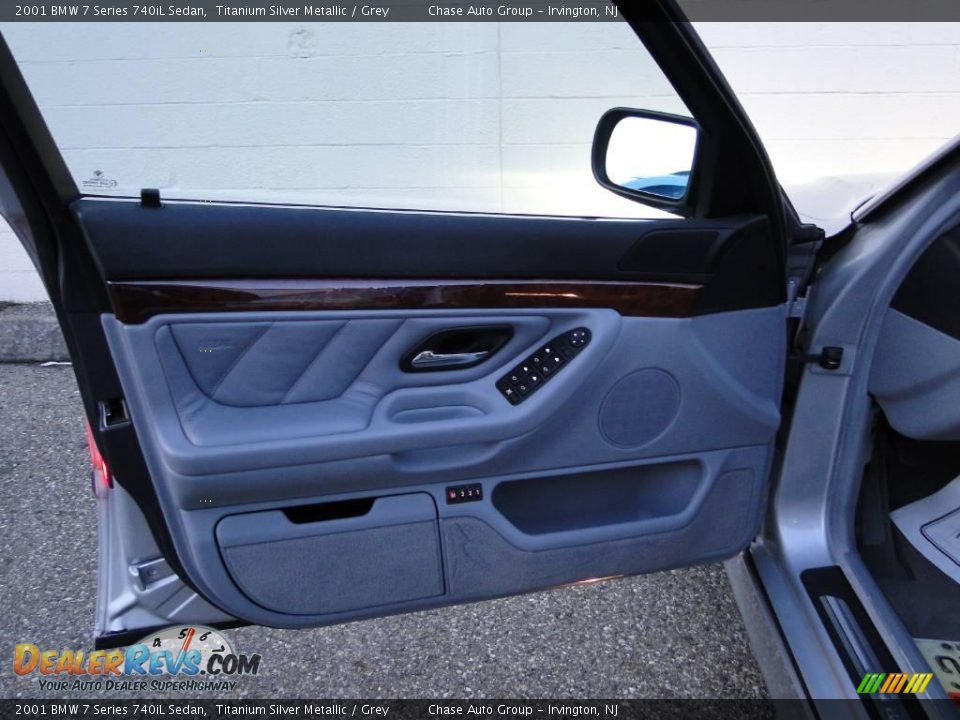 2001 BMW 7 Series 740iL Sedan Titanium Silver Metallic / Grey Photo #19