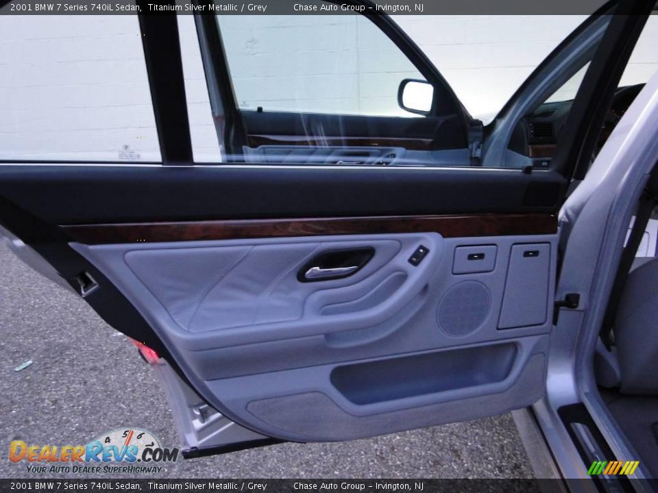 2001 BMW 7 Series 740iL Sedan Titanium Silver Metallic / Grey Photo #20