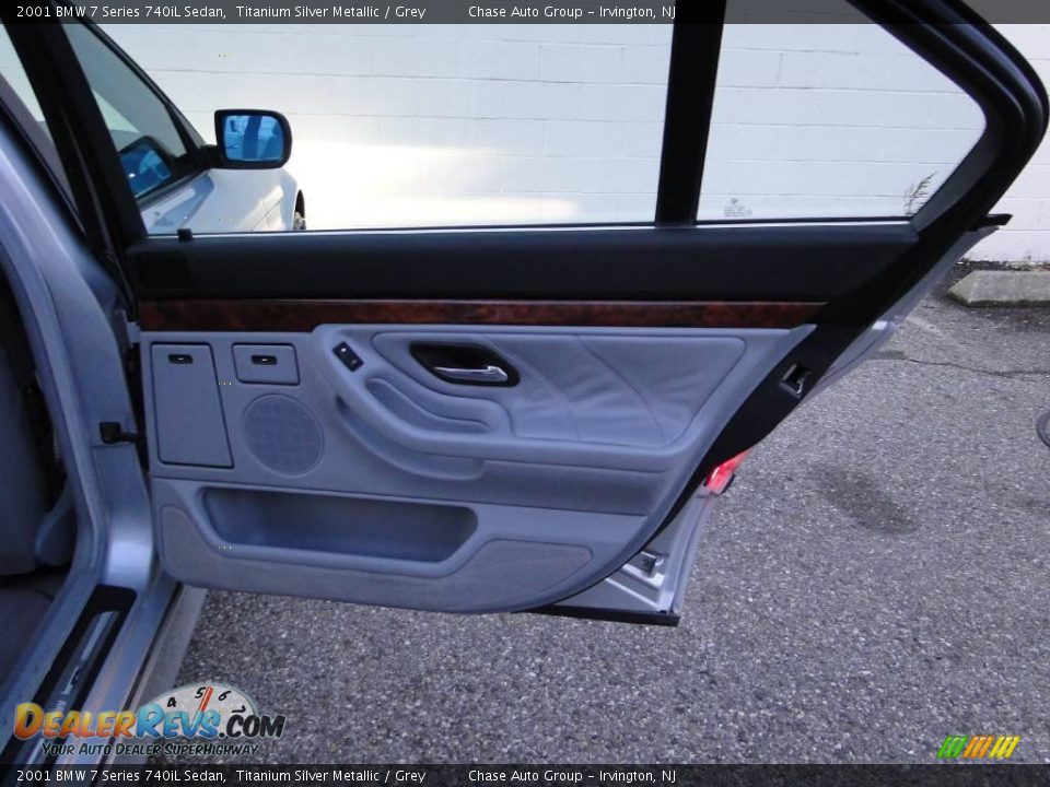 2001 BMW 7 Series 740iL Sedan Titanium Silver Metallic / Grey Photo #21