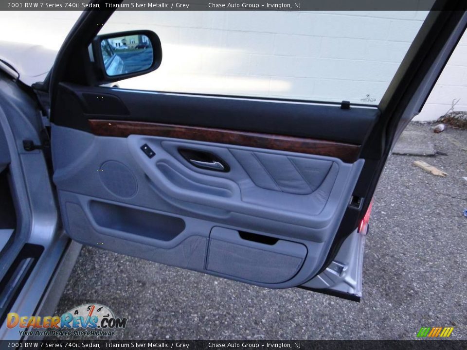 2001 BMW 7 Series 740iL Sedan Titanium Silver Metallic / Grey Photo #22