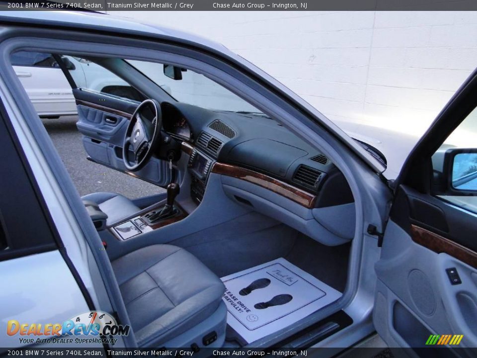 2001 BMW 7 Series 740iL Sedan Titanium Silver Metallic / Grey Photo #23