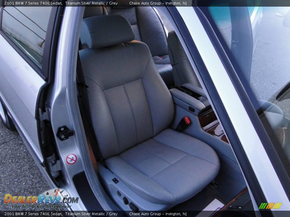 2001 BMW 7 Series 740iL Sedan Titanium Silver Metallic / Grey Photo #24